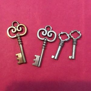 Origami Owl keys (lot of 4)